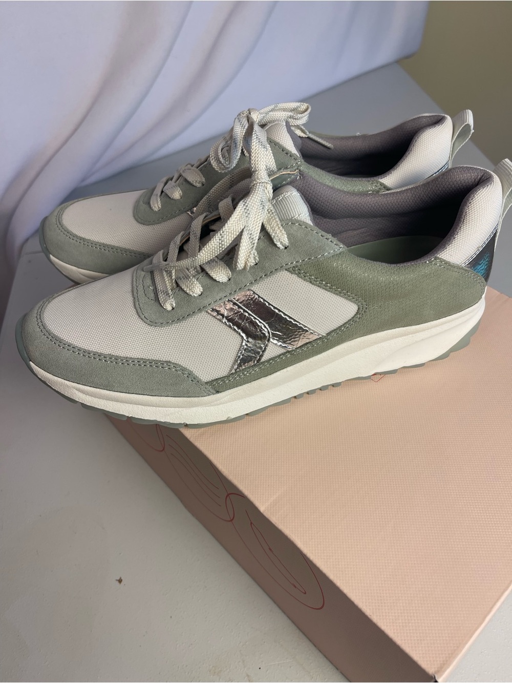 Naturalizer Comfort Lace Up Sneakers 9M Sage  Mesh Retro Casual Walking Shoe NEW